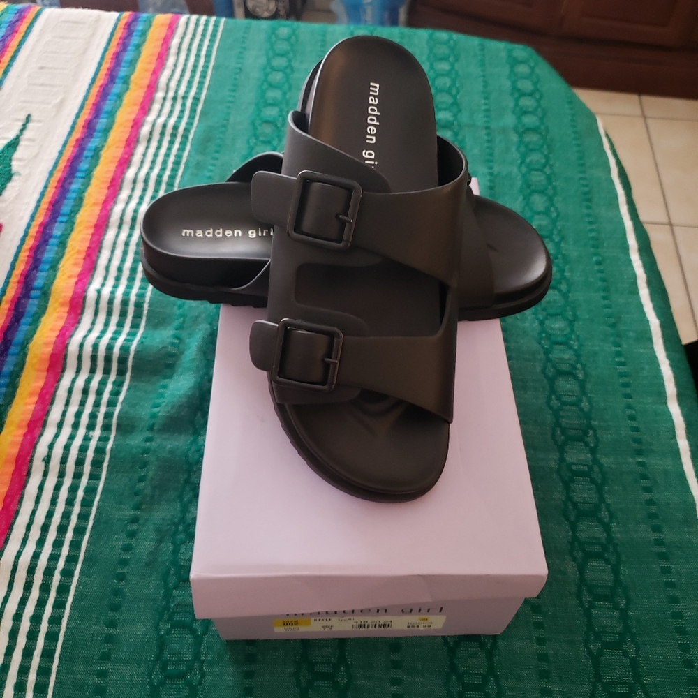NIB 💲 Madden Girl Black Sandal